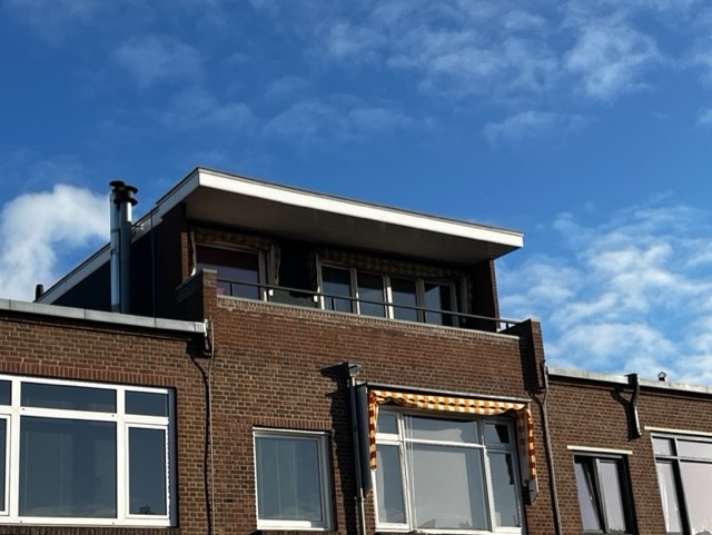 Dakopbouw plaatsen voor extra woonruimte op een woning